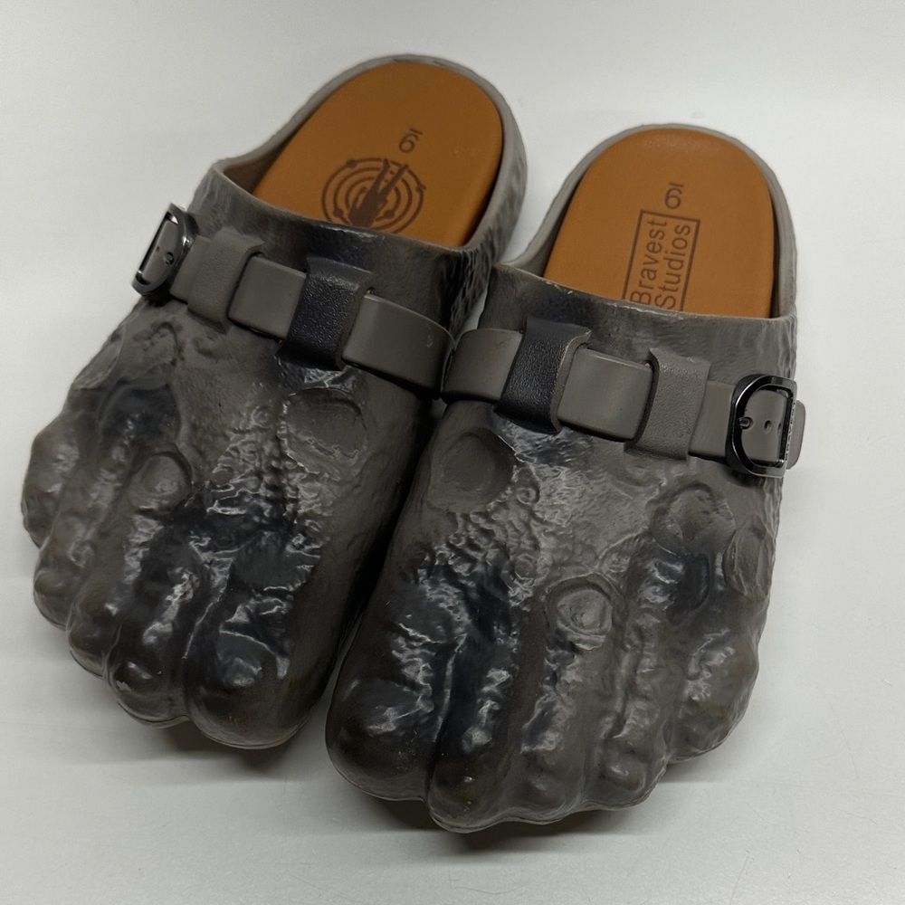 Bravest Studios x Kid Cudi Moon Clogs 15th Anniversary Man On Moon Men's Size 9
